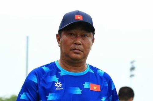 Ngả mũ trước HLV Trần Minh Chiến
