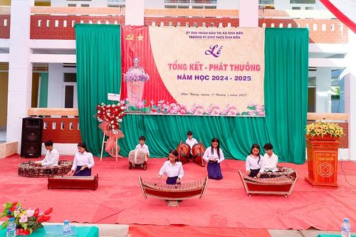 Các trường trên địa bàn TX. Tịnh Biên tổng kết năm học 2024 - 2025
