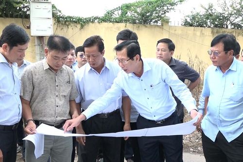Phó Chủ tịch UBND tỉnh An Giang Lê Văn Phước kiểm tra tiến độ giải ngân vốn đầu tư công tại Tân Châu