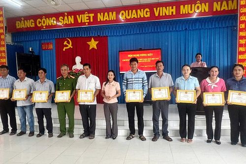 Thị trấn Ba Chúc và xã Ô Lâm tổng kết chương trình xóa nhà tạm, nhà dột nát