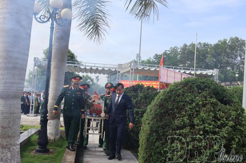 Đón các anh về đất mẹ yêu thương