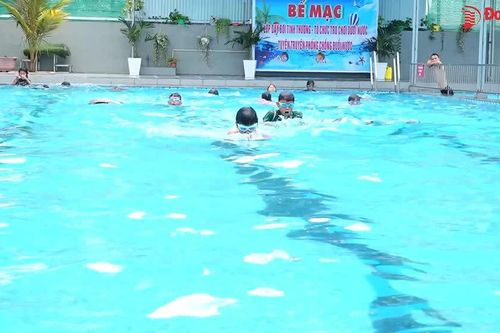 Trẻ em nông thôn tại Trảng Bom học bơi phòng đuối nước