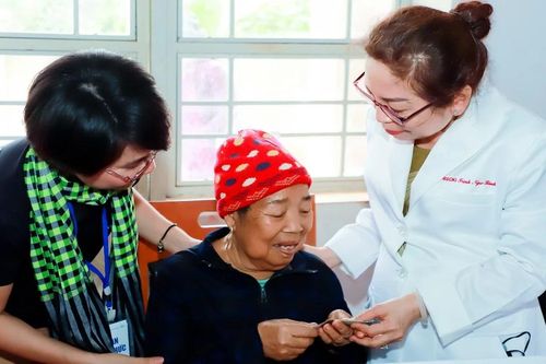 Mang niềm vui đến với người dân vùng biên