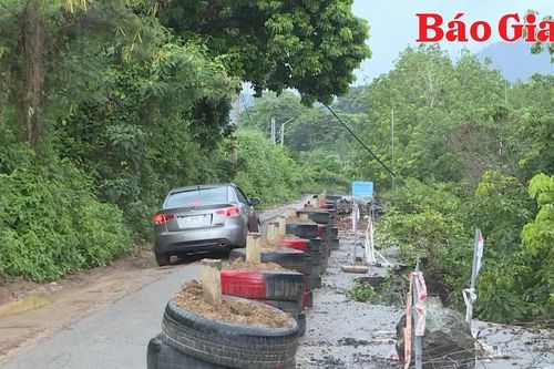 Nguy cơ mất an toàn giao thông ở điểm sạt lở tại thị trấn Ia Ly, huyện Chư Păh
