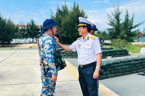 Kiểm tra lực lượng huấn luyện dự bị động viên tại Lữ đoàn 146