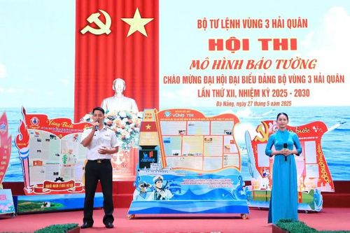 Hội thi mô hình báo tường