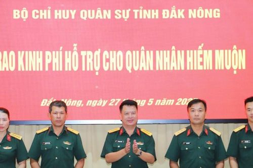 Đắk Nông: Trao kinh phí hỗ trợ cho quân nhân hiếm muộn