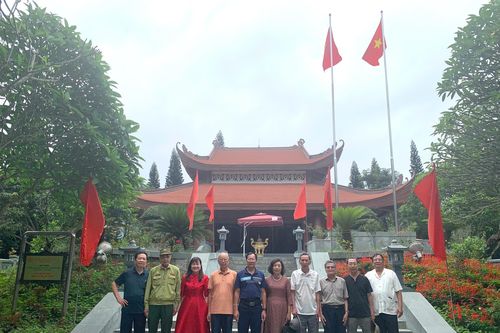 Câu lạc bộ nhà báo cao tuổi Phú Thọ thăm ATK Thái Nguyên