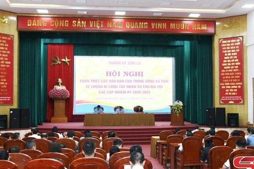 Thành phố quán triệt các văn bản của Trung ương, của tỉnh về chuẩn bị công tác nhân sự cho Đại hội các cấp