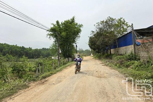 Cần sớm đầu tư sửa chữa đường liên xã Quân Chu - Cát Nê