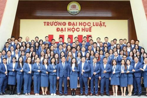 Lãnh đạo đổi mới toàn diện, xây dựng trường tự chủ vững mạnh