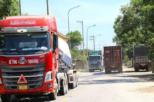 Cấp thiết nâng cấp đường kết nối cảng Dung Quất với quốc lộ và cao tốc
