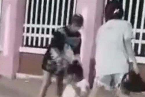 Diễn biến mới vụ nữ sinh bị hành hung dã man trước cổng trường ở An Giang