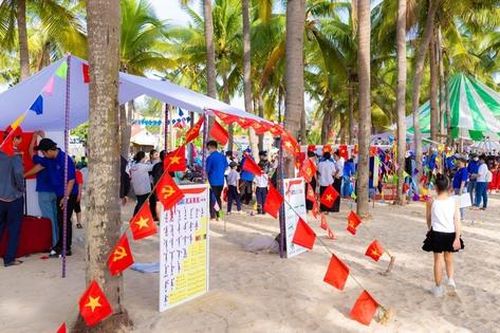 Từ điểm nóng xói lở, bờ biển Cửa Đại thành không gian xanh vì cộng đồng