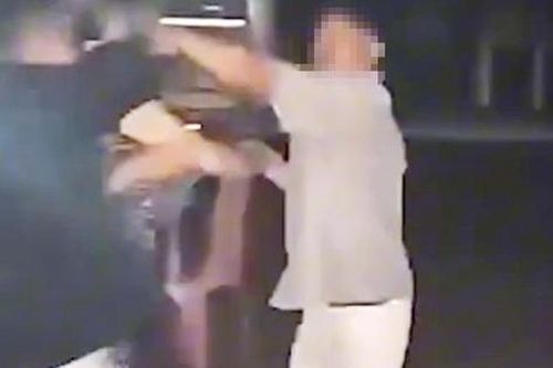 Điều tra clip khách tố bị chủ quán cơm đánh gãy ngón tay do phàn nàn bán đắt