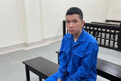 Kẻ giết bạn gái vì tranh cãi sinh nhật: Trước tòa chỉ gật hoặc cầm bút khai báo