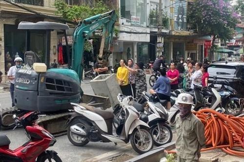 Thông tin mới về việc một nhóm người đưa máy xúc tháo dỡ công trình giữa trung tâm thành phố Hải Phòng