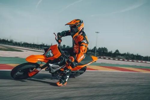 Hãng xe máy hàng đầu Ấn Độ mua lại KTM