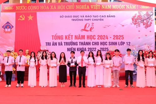 Trường THPT Chuyên tổng kết năm học 2024 - 2025