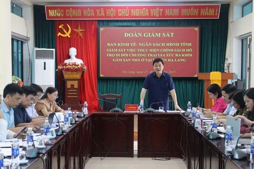 Ban Kinh tế - Ngân sách HĐND tỉnh giám sát thực hiện chính sách hỗ trợ xây dựng chuồng trại gia súc tại huyện Hạ Lang