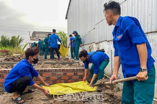 Áo xanh tình nguyện giúp dân