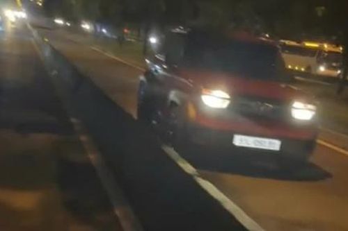 CSGT TPHCM xử lý tài xế lái ôtô đi ngược chiều ở đường Song Hành