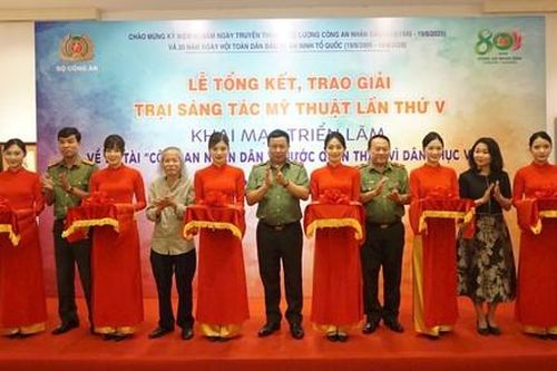 40 tác phẩm đoạt giải sáng tác mỹ thuật 'Công an nhân dân vì nước quên thân, vì dân phục vụ'
