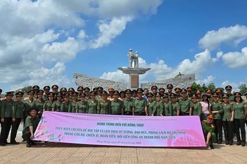 Công an TPHCM tổ chức hành trình về nguồn tại Đồng Tháp
