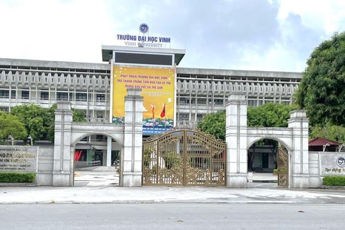 Tạm đình chỉ công tác một cán bộ Đại học Vinh