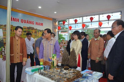 Thúc đẩy thương mại và du lịch giữa 3 nước Việt Nam - Lào - Thái Lan