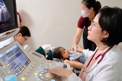 Chuyện những bác sĩ đồng hành cùng chương trình 'Trái tim cho em'