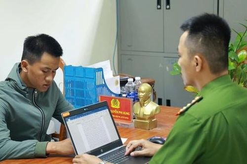 Chiếm đoạt hàng trăm tài khoản Facebook để nhắn tin mượn tiền