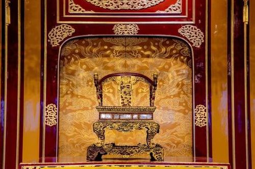 Bảo tàng ở Huế thông tin về ngai vua triều Nguyễn vừa bị phá hoại