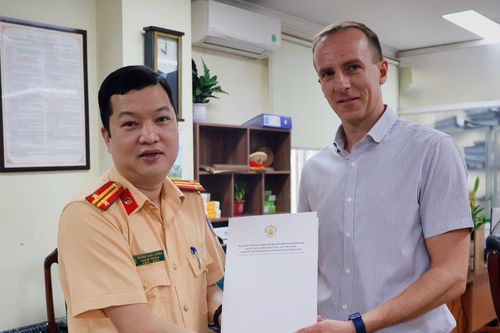Đại sứ quán Nga gửi thư cảm ơn Cảnh sát giao thông Hà Nội