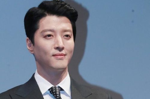 Lee Dong Gun có bạn gái mới
