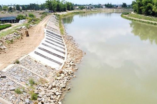 Dự án kè chống sạt lở bờ sông Yên chậm tiến độ do vướng mặt bằng