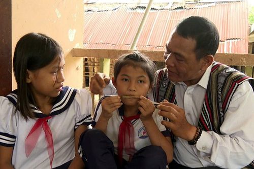 Tâm huyết với truyền thống văn hóa dân tộc Hrê