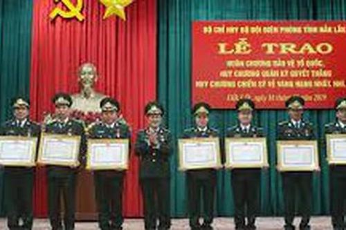 Đối tượng xét tặng Huy chương Chiến sĩ vẻ vang