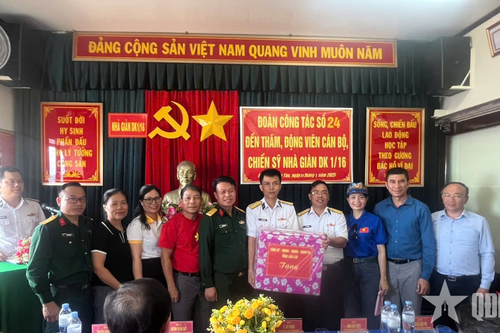 Đoàn công tác tỉnh Lào Cai thăm, tặng quà cán bộ, chiến sĩ và nhân dân trên quần đảo Trường Sa, nhà giàn DK1