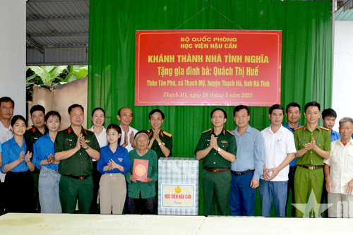 Học viện Hậu cần trao tặng nhà tình nghĩa tại tỉnh Hà Tĩnh