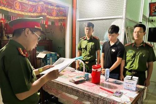 Bắt tạm giam đối tượng cướp giật tài sản của người nước ngoài