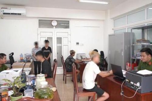Bắt nhóm thanh thiếu niên vượt đèo Hải Vân đi 'đá xế'