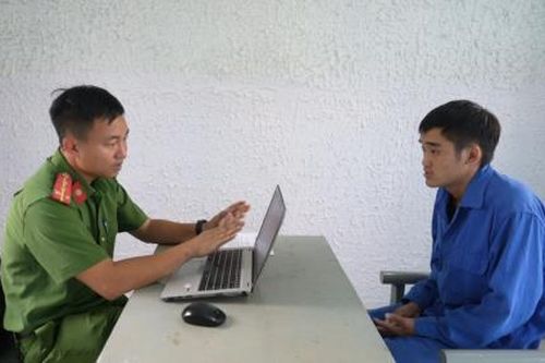 Đâm chết người khi chờ bạn gái