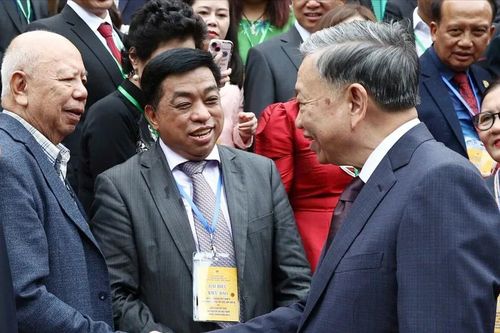 'Đại bàng' và 'chim sẻ'