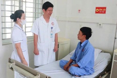 Thanh niên 34 tuổi thủng tạng từ vết loét dạ dày cũ