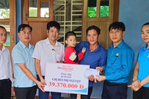 Trao quà bạn đọc Báo GD&TĐ tới hoàn cảnh gia đình chị Bùi Thị Nguyệt