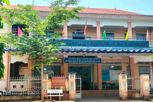 Truy tố 2 chuyên viên phòng Nông nghiệp và Môi trường về tội Nhận hối lộ