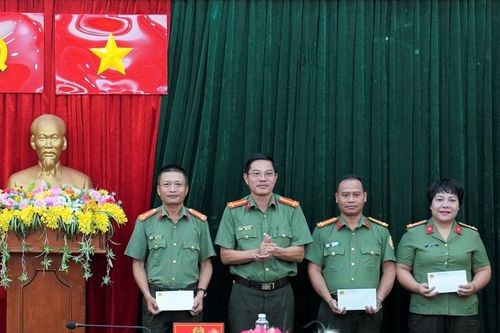 Triệt phá đường dây tổ chức xuất nhập cảnh trái phép, Công an Gia Lai được thưởng nóng
