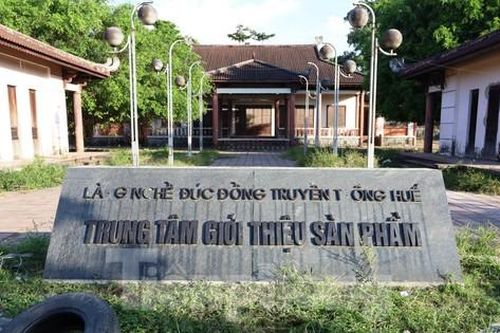 Trung tâm giới thiệu tinh hoa làng nghề Huế hoang phế, thành trại nuôi bò