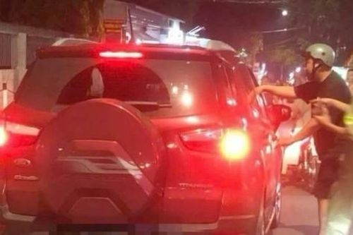 Ô tô tông loạt xe máy ở Đồng Nai, nhiều người bị thương